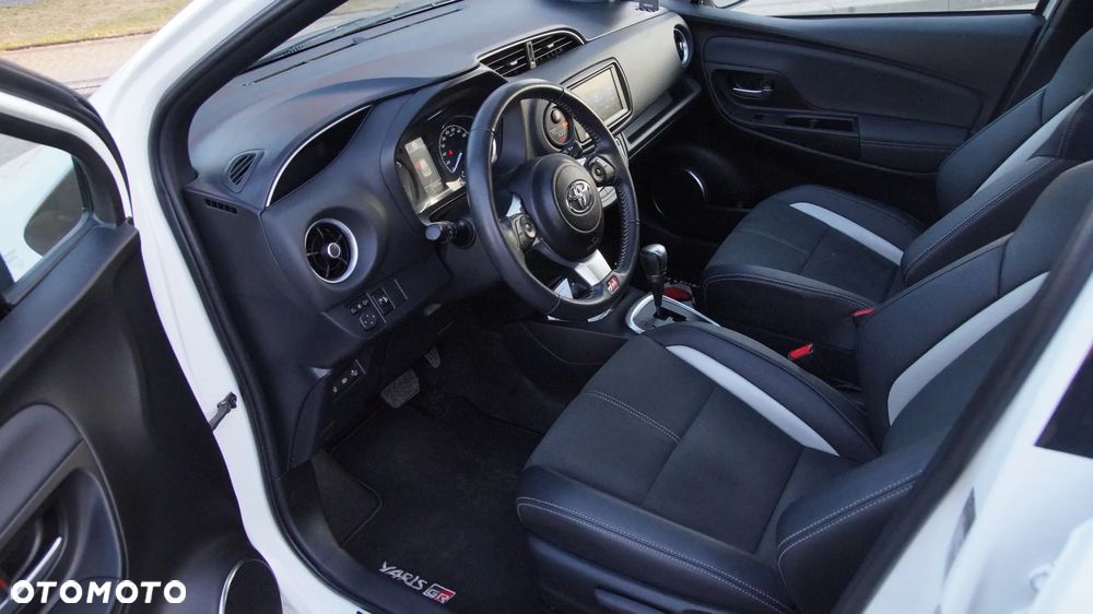 Toyota Yaris - 10