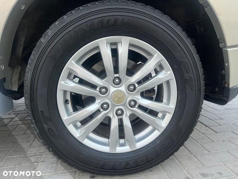 Mitsubishi Pajero - 20