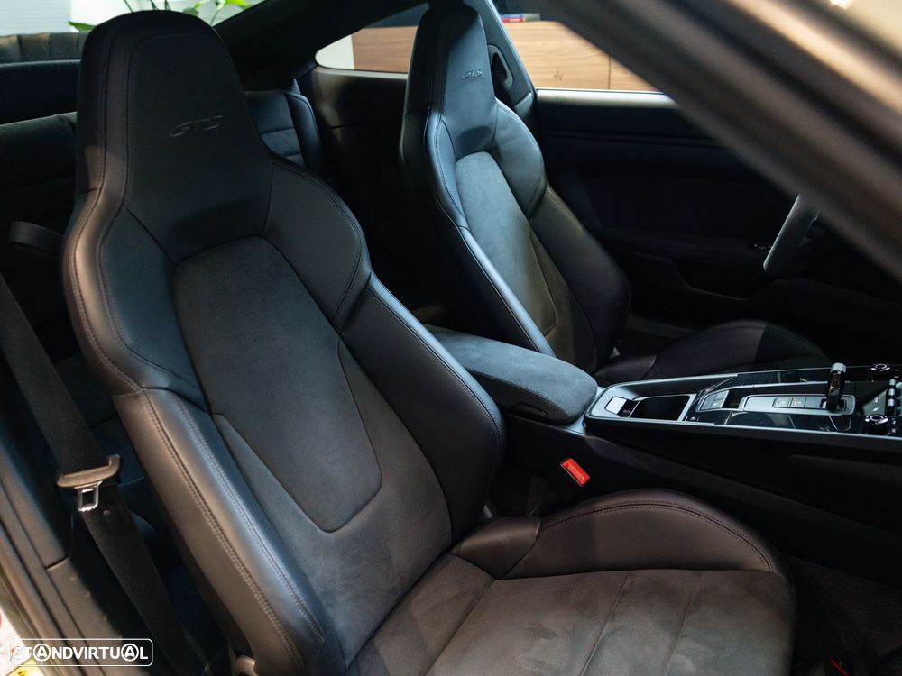 Porsche 911 (992) Carrera 4 GTS PDK - 43
