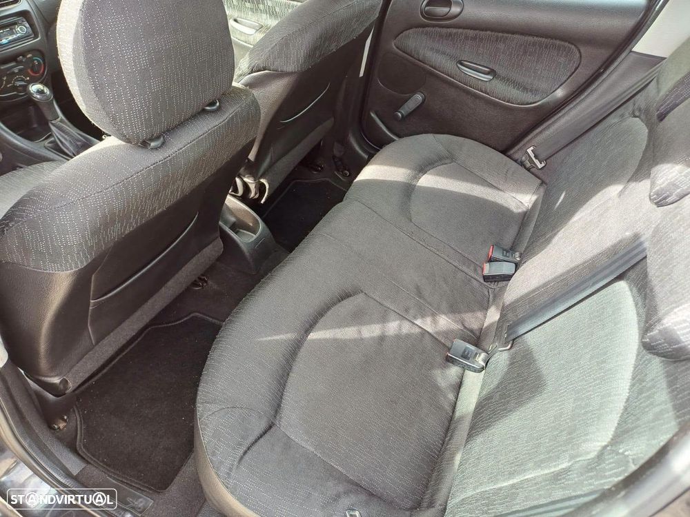 Peugeot 206 1.1 XR - 6