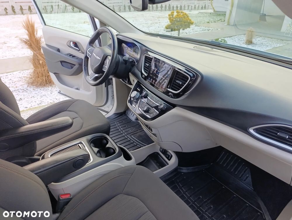 Chrysler Pacifica - 15