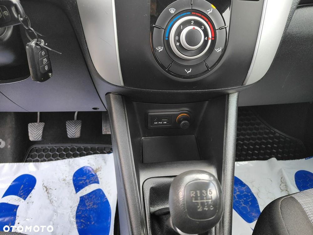 Kia Venga - 12