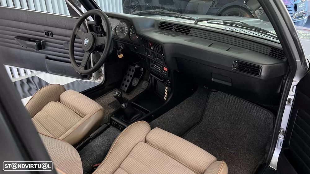 BMW 323 - 21