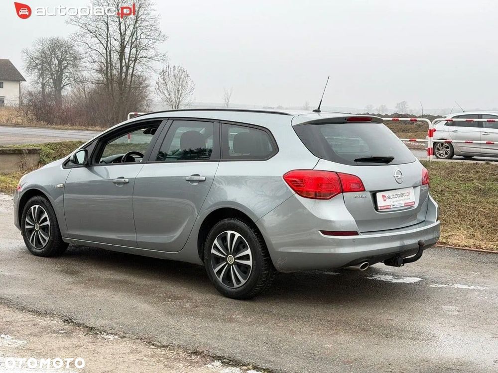 Opel Astra 2011