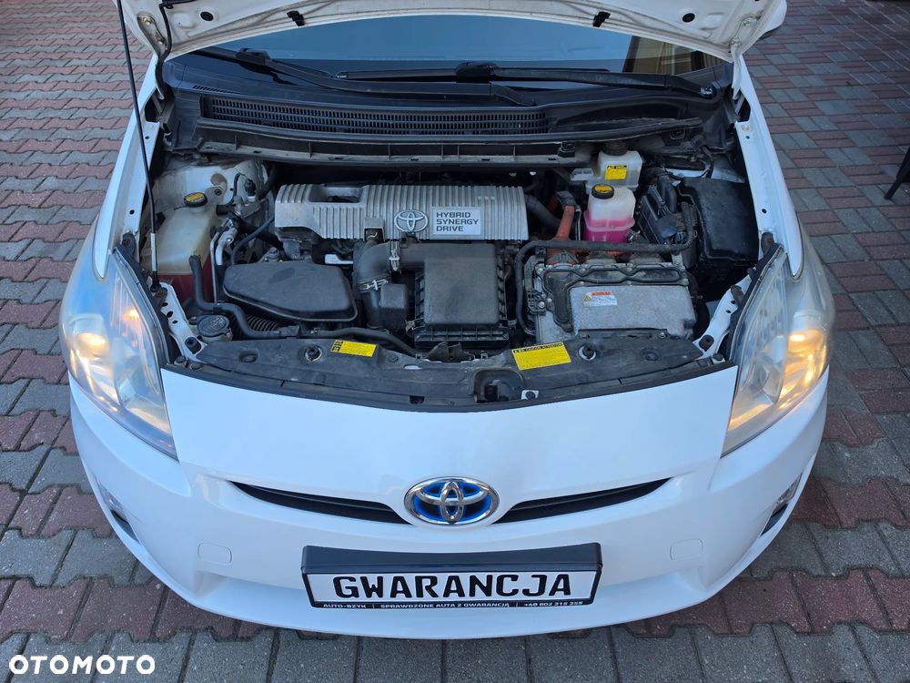 Toyota Prius (Hybrid) - 11