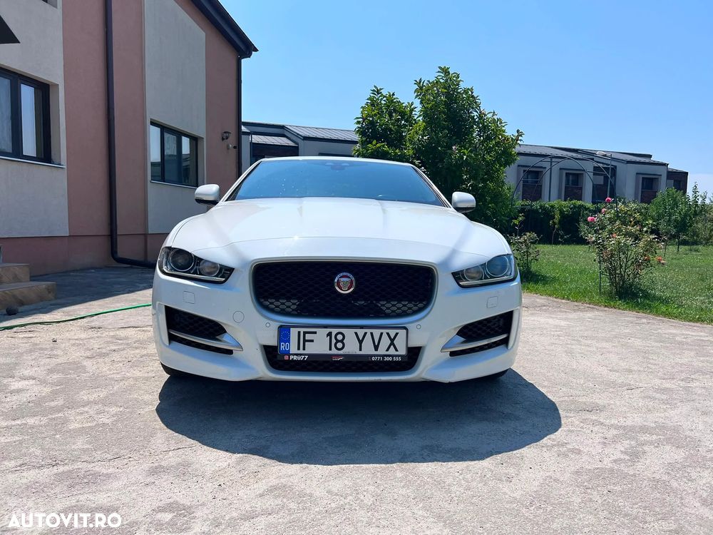 Jaguar XE 2.0 AWD R-Sport - 6