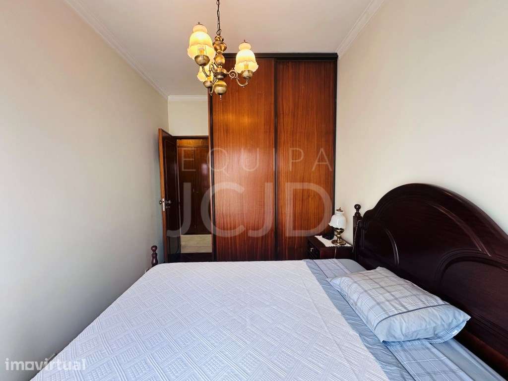 Apartamento T2 Renovado com Varanda e Elevador | Entrecampos, Lisboa - Grande imagem: 3/30