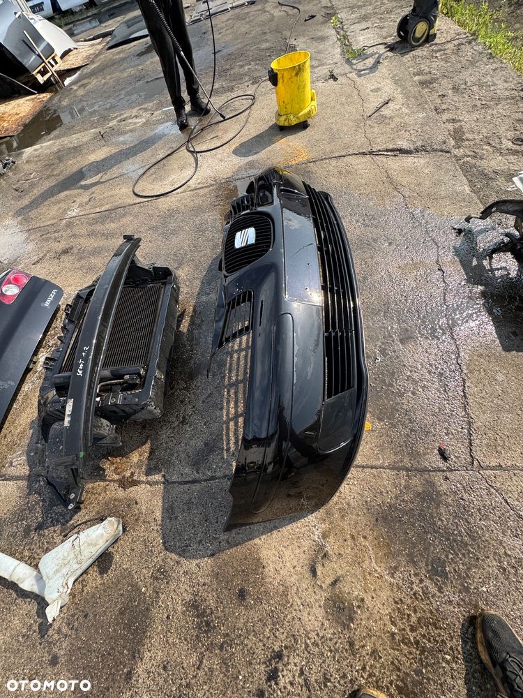 Seat Ibiza 3 czarne czarne zderzak przód przedni   Drzwi prawe lewe przednie 3 drzwiowy -300zl sztuka  Błotnik prawy prawy przedni -250 sztuka  Klapa tył tylna klapa bagażnika 300zl  Maska -300 zł  Lampy przedni przód prawa lewa -150 sztuka  Lampy tylnie  50 zł sztuka  Pas przedni 1.2 benzyna klima -300zl   Szybka wysyłka paragon faktura - 2