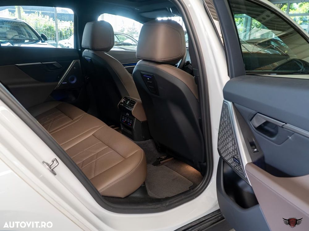 BMW Seria 5 550e xDrive Aut. - 24