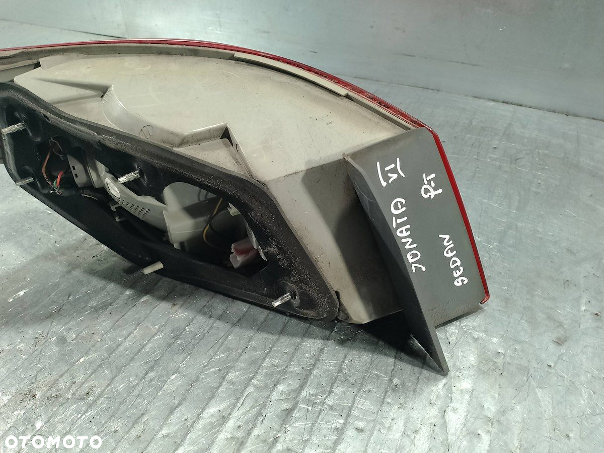 LAMPA TYLNA PRAWA HYUNDAI SONATA 92402-3Q SEDAN - 8