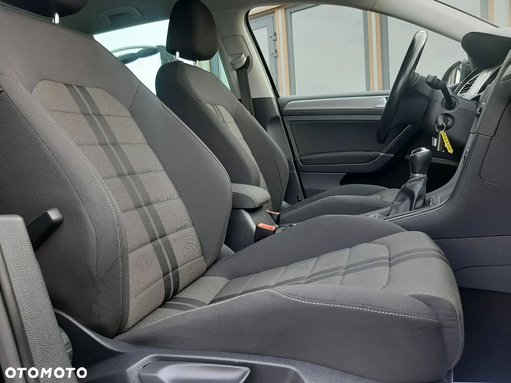 Volkswagen Golf 1.6 TDI BlueMotion Comfortline - 21