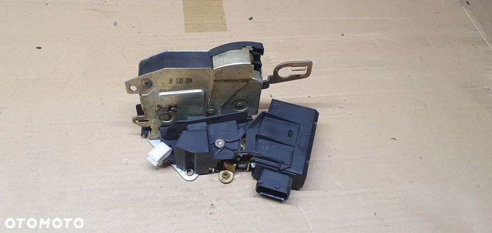 Zamek prawy przód BMW 3 E36 Europa 8122204 - 3