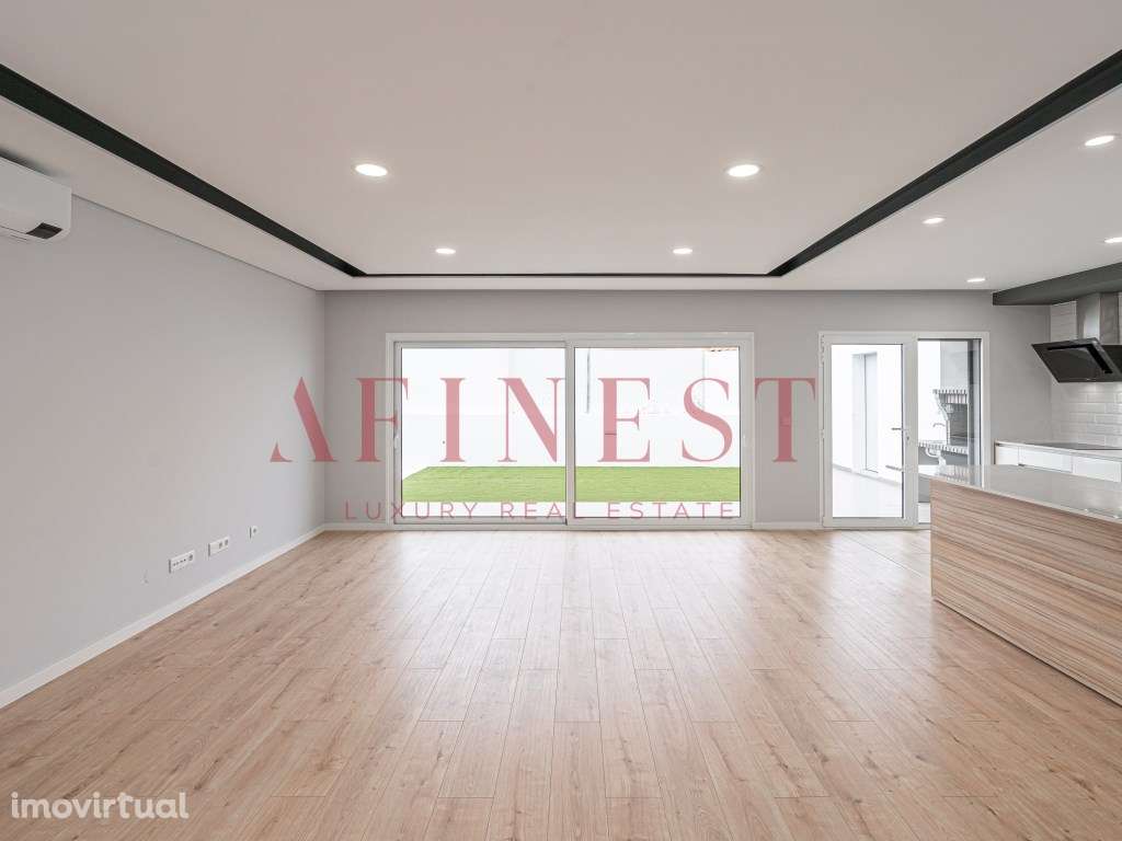 Moradia Térrea Moderna com Jardim, Garagem e Carregamento Elétrico ... - Grande imagem: 3/24