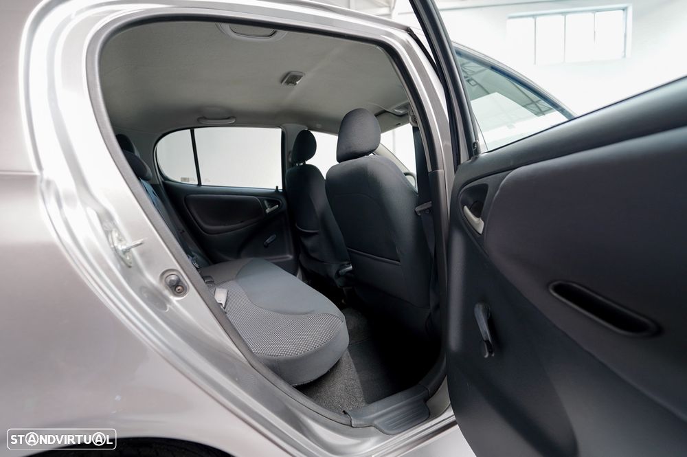 Toyota Yaris 1.0 Sol - 13