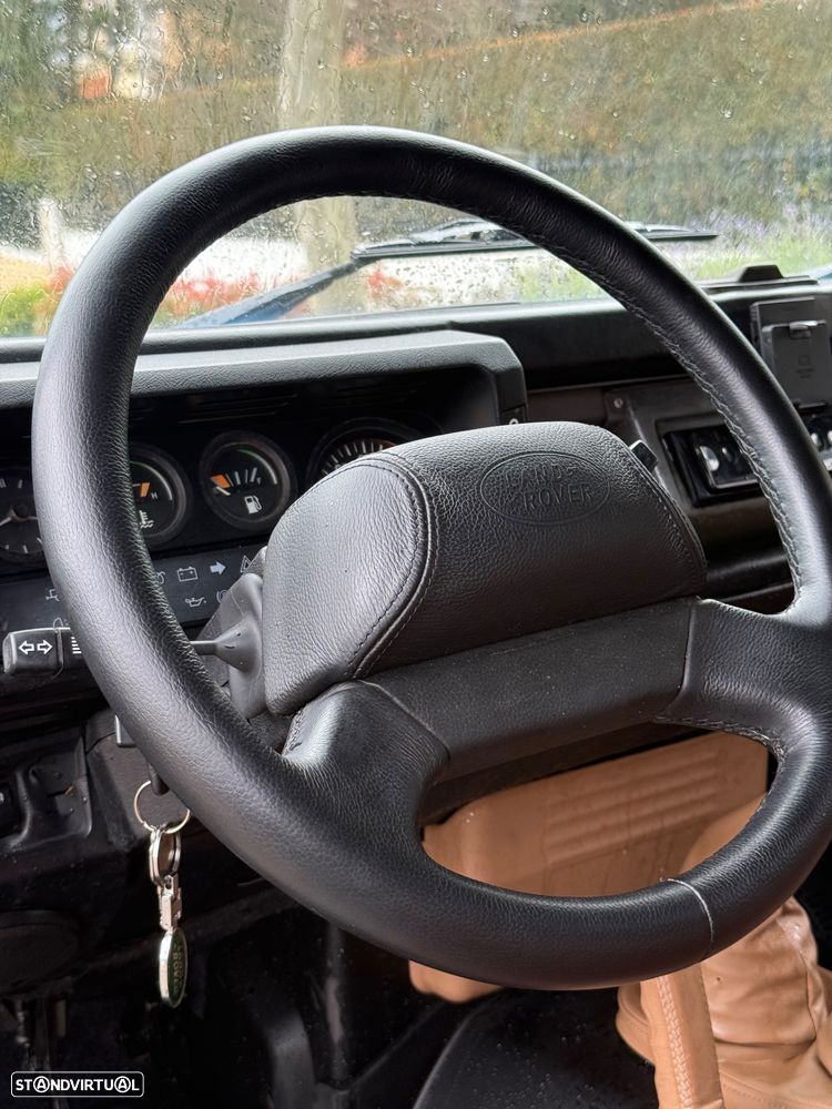 Land Rover Defender 110 SE - 12