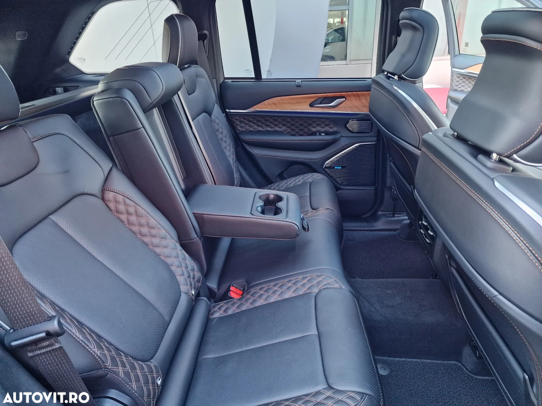 Jeep Grand Cherokee - 38