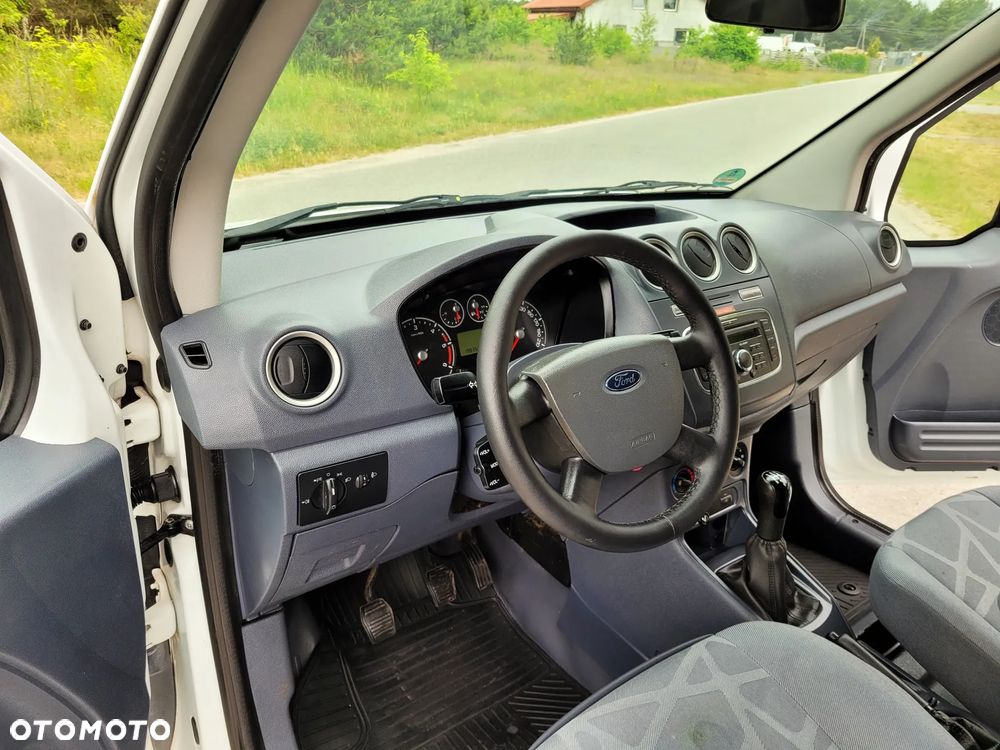 Ford Transit Connect - 19