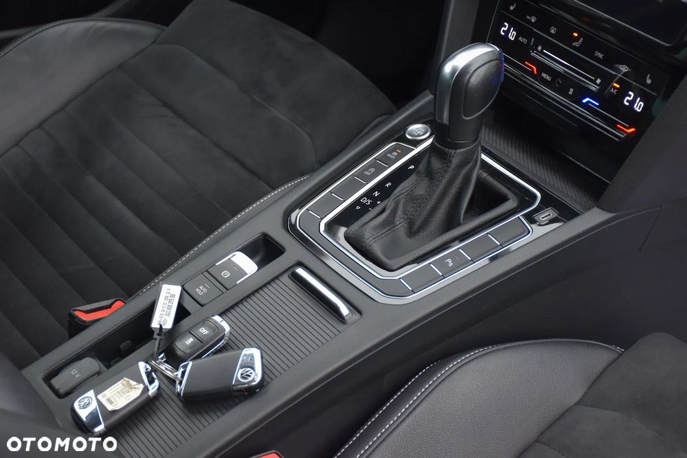 Volkswagen Passat 2.0 TDI SCR DSG 4Motion Elegance - 27