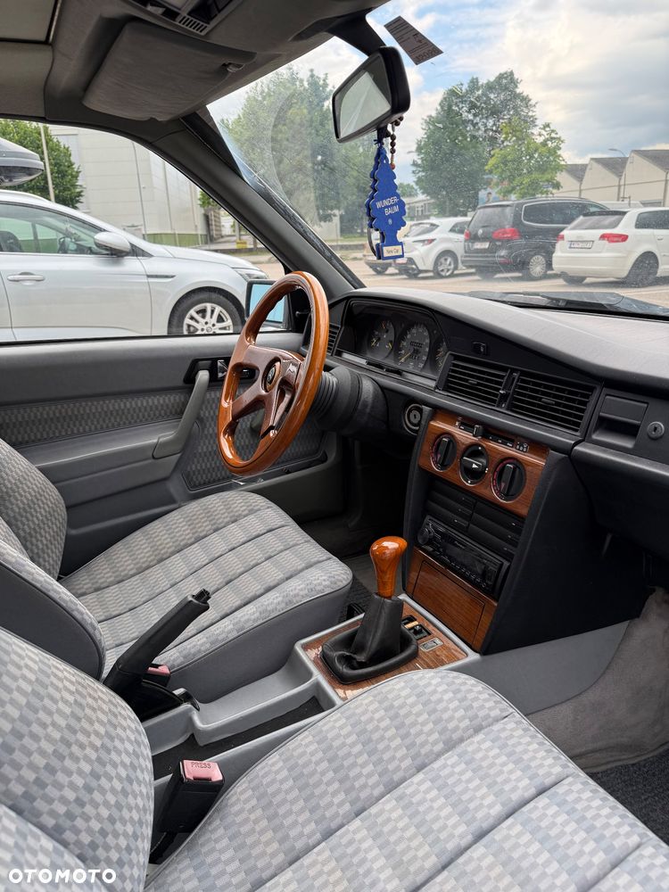 Mercedes-Benz W201 (190) - 22