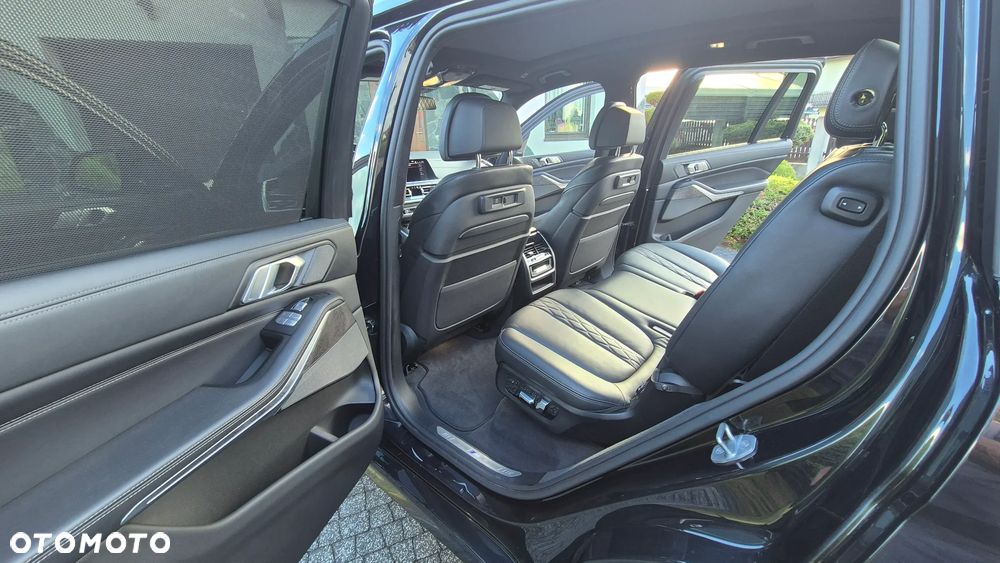 BMW X7 M50i sport - 12