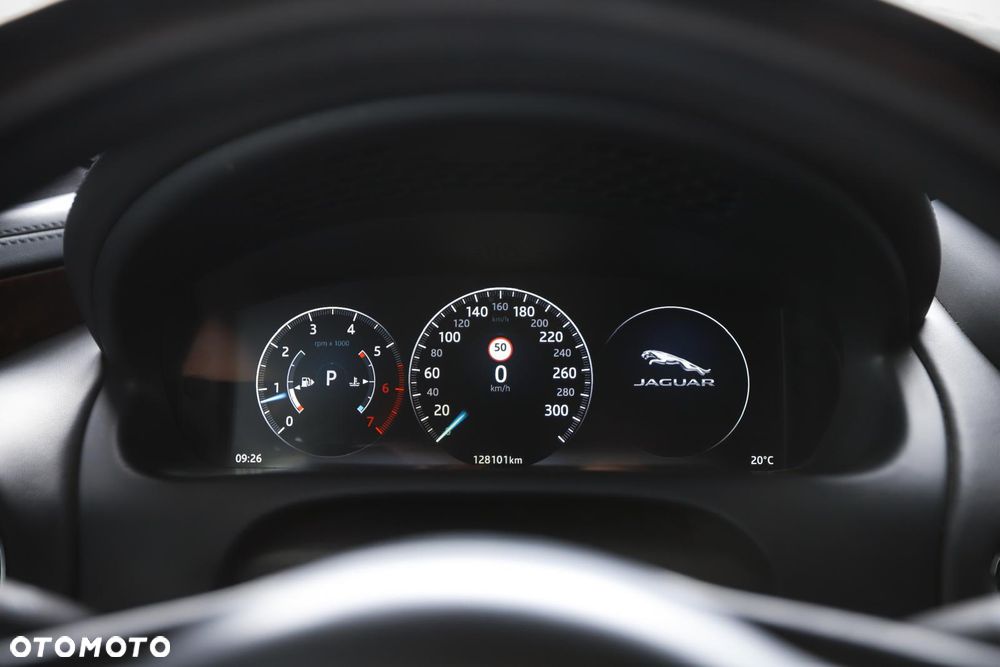 Jaguar XJ 3.0 T LWB Portfolio - 16