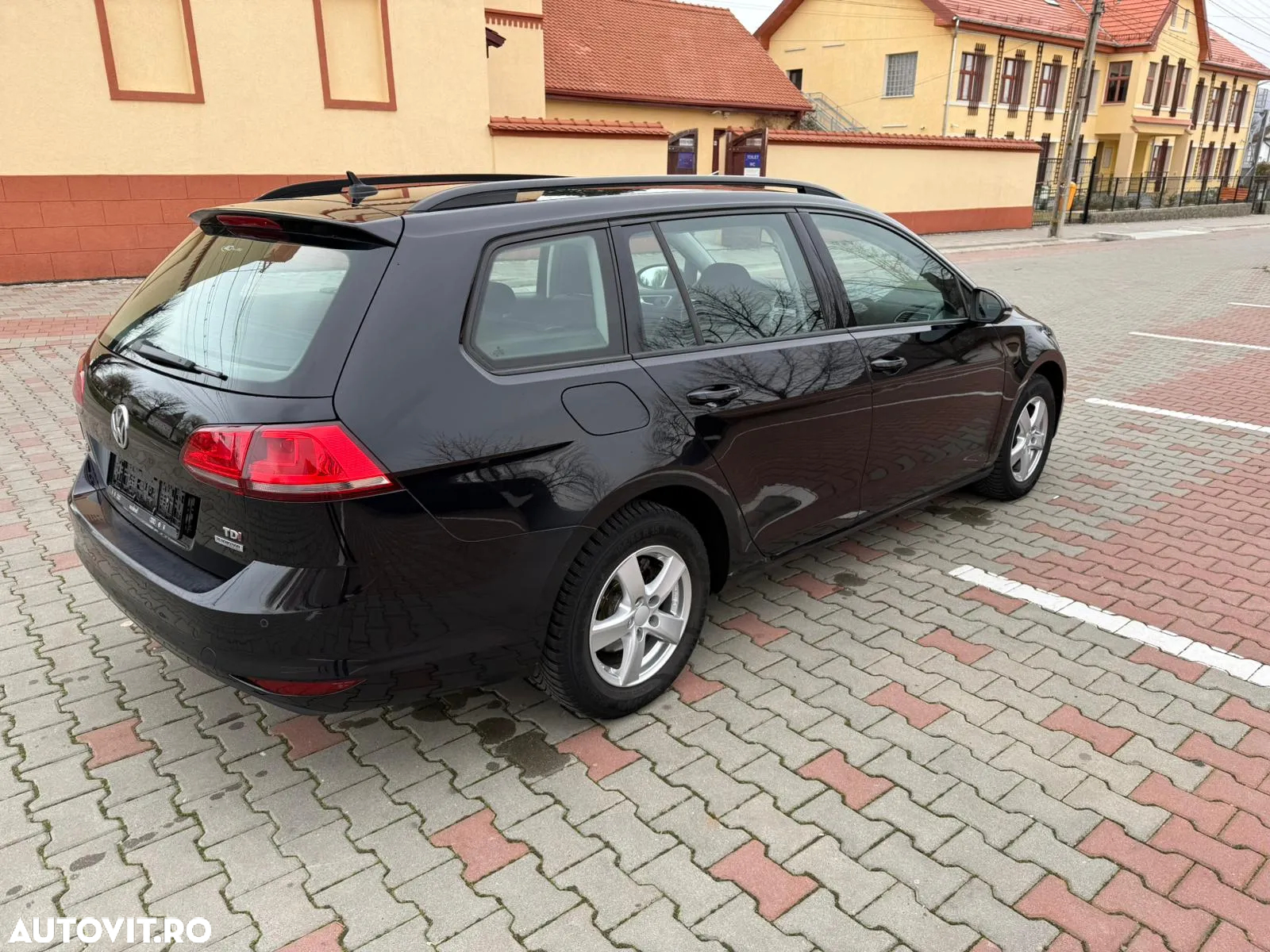 Volkswagen Golf 1.6 TDI (BlueMotion Technology) Trendline - 3