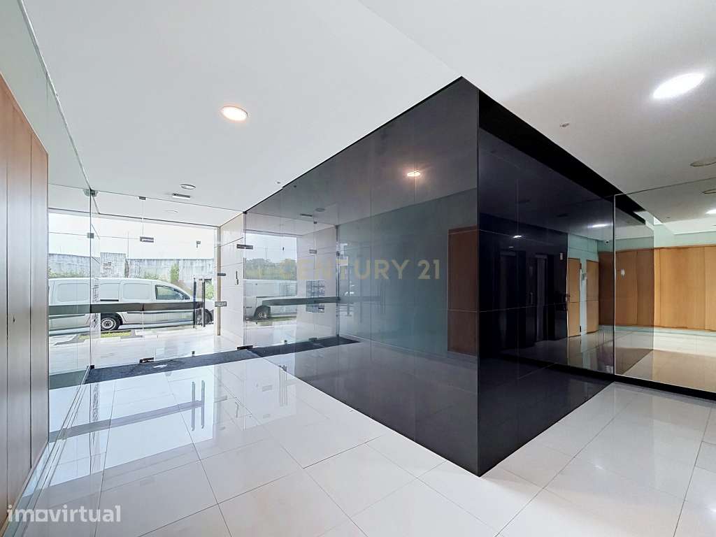 Apartamento T3 no Último Piso com Varanda, Estacionamento e Arrecadaçã - Grande imagem: 2/23