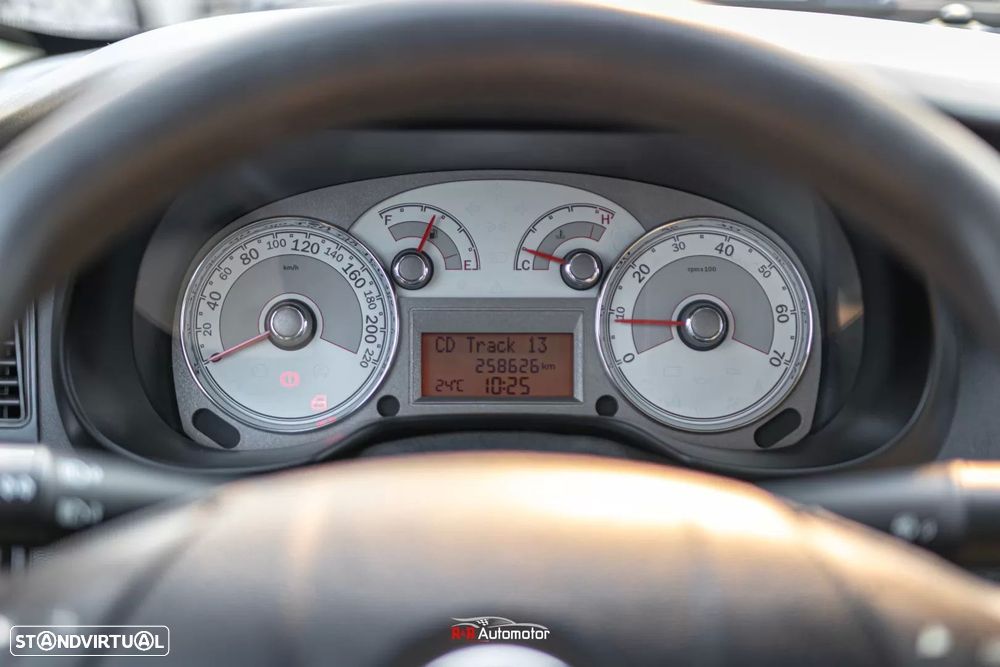 Fiat Linea 1.3 M-Jet Emotion - 16