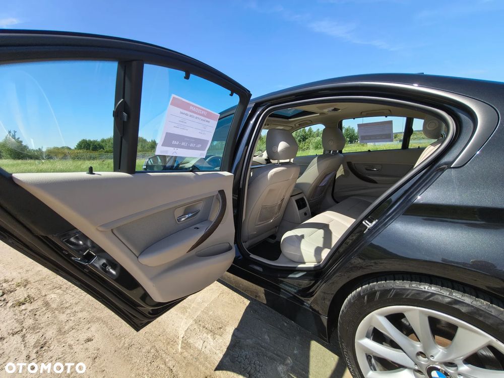 BMW Seria 3 328i xDrive Modern Line - 12