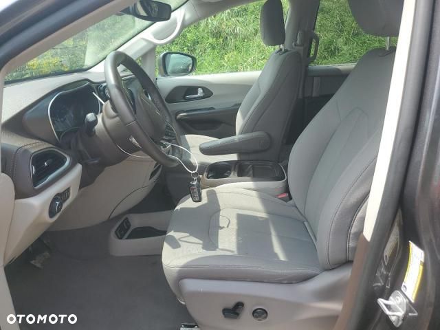 Chrysler Pacifica - 19