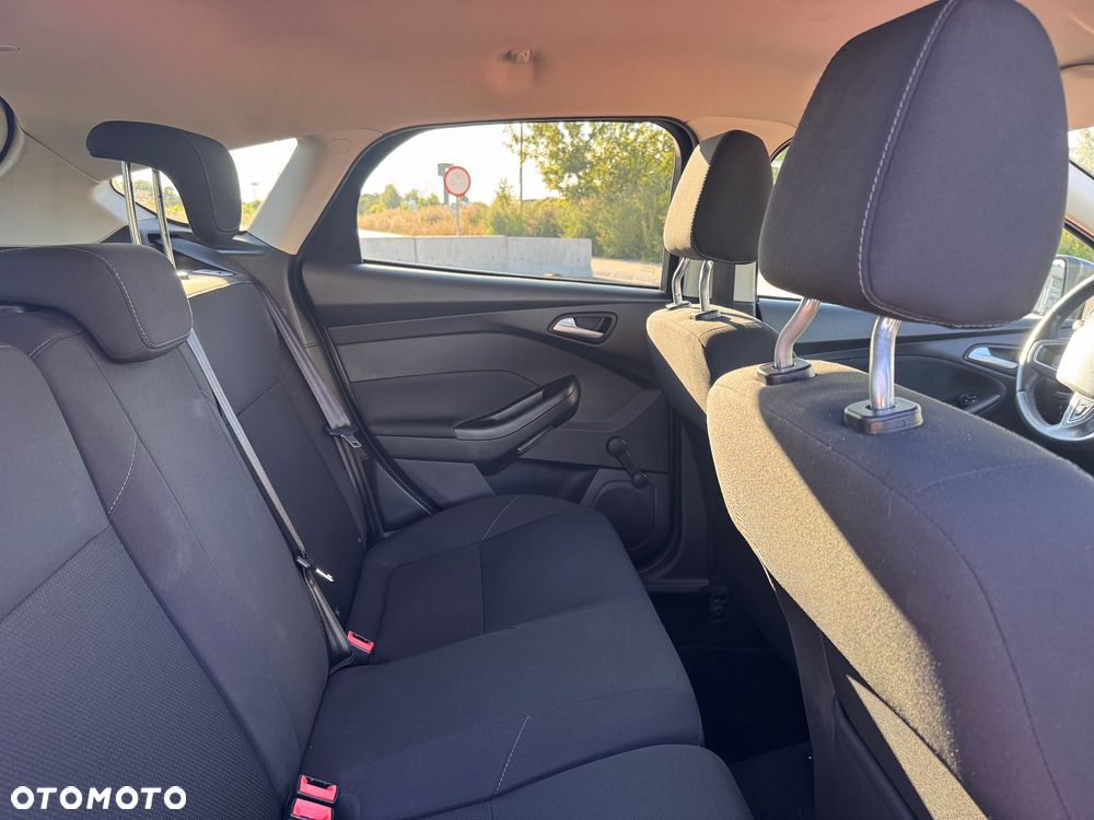 Ford Focus 1.6 Trend - 12