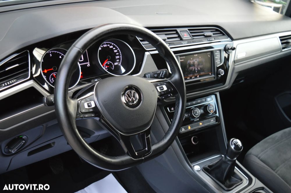 Volkswagen Touran 2.0 TDI SCR Highline - 34
