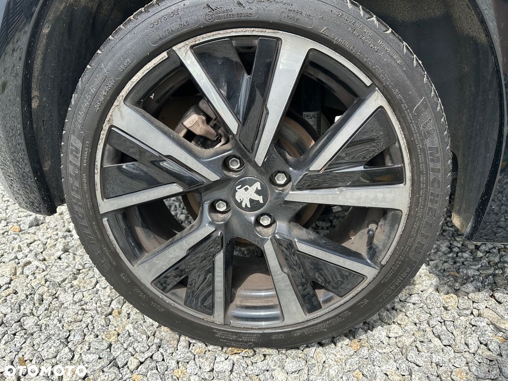 Peugeot 208 PureTech 100 GT - 29