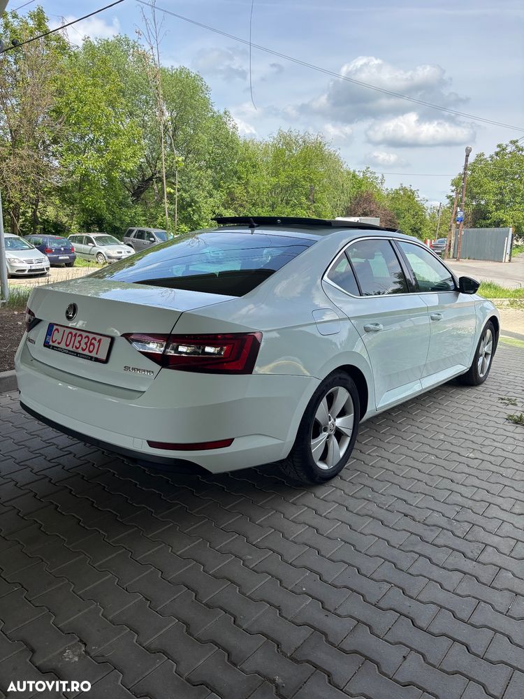 Skoda Superb 2.0 TDI DSG Sportline - 2