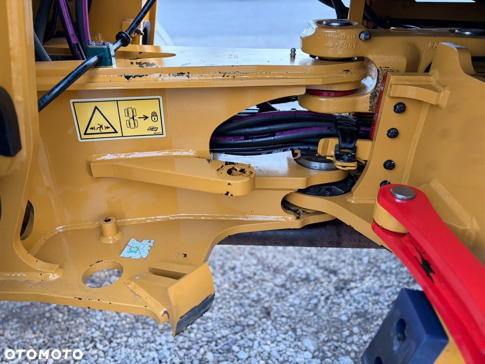 Caterpillar 907M - 11