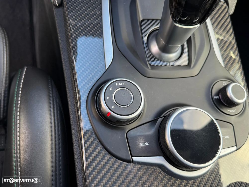 Alfa Romeo Stelvio V6 2.9 Bi-Turbo AT8-Q4 Quadrifoglio - 17
