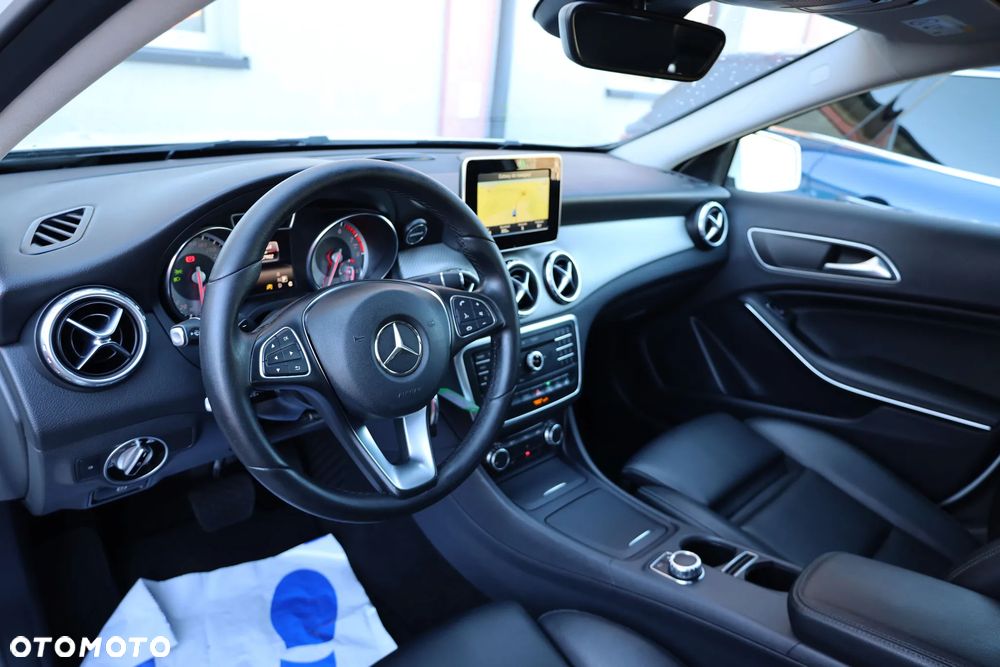 Mercedes-Benz GLA 250 7G-DCT Style - 29