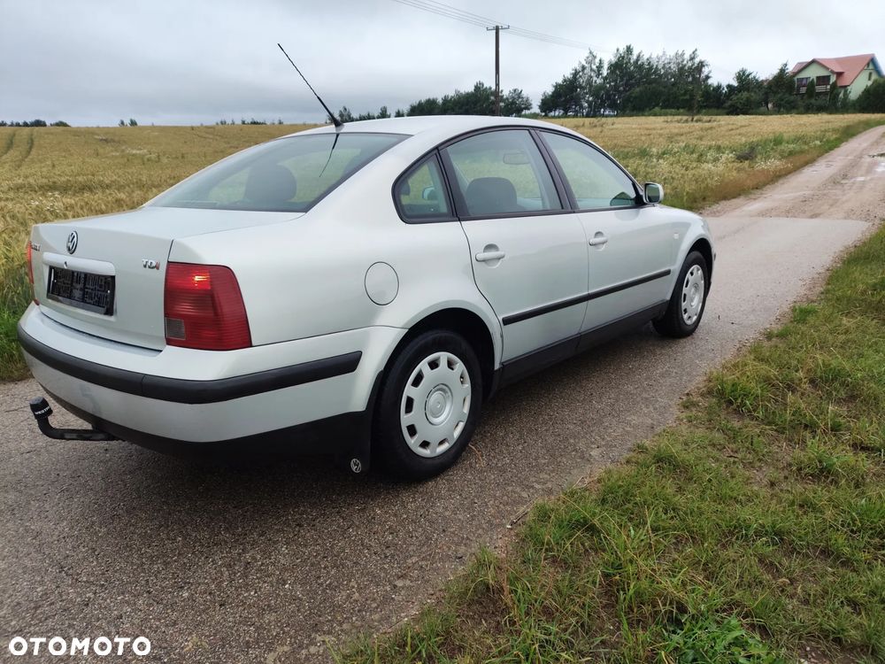 Volkswagen Passat 1.9 TDI Highline - 4