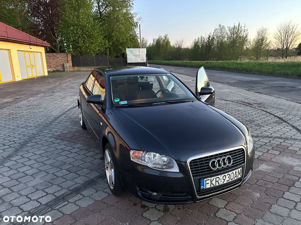 Audi A4 Limousine - 1