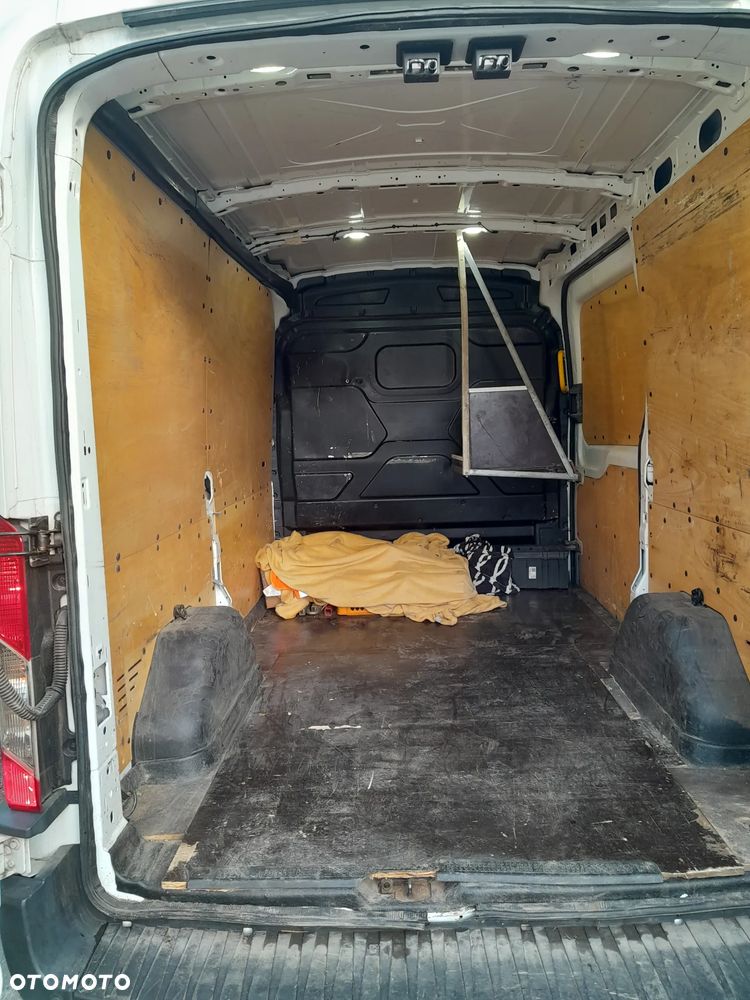 Ford Transit - 12