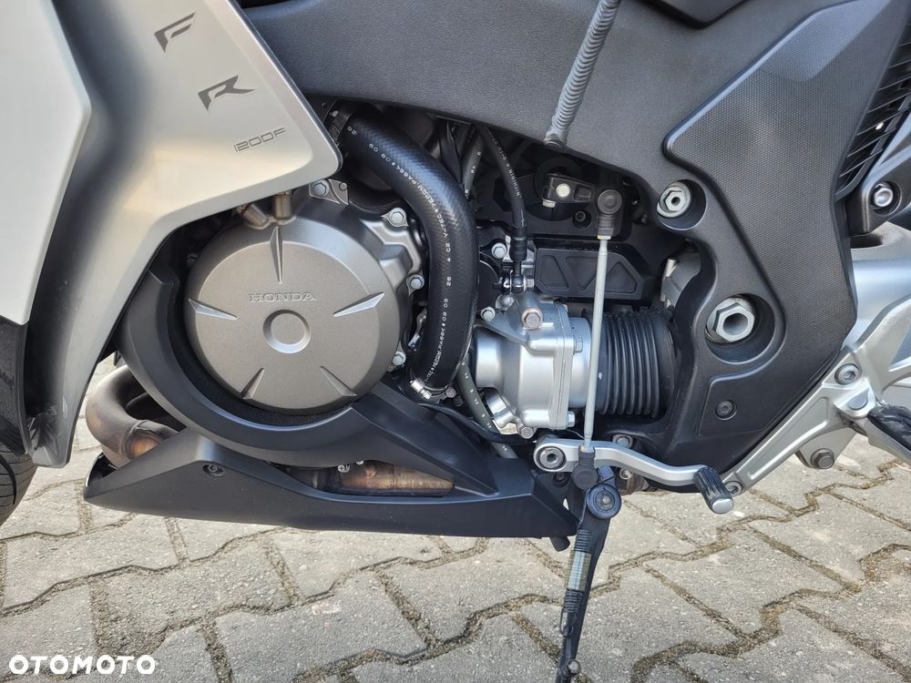 Honda VFR - 13