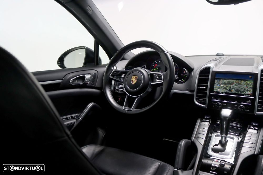 Porsche Cayenne - 30