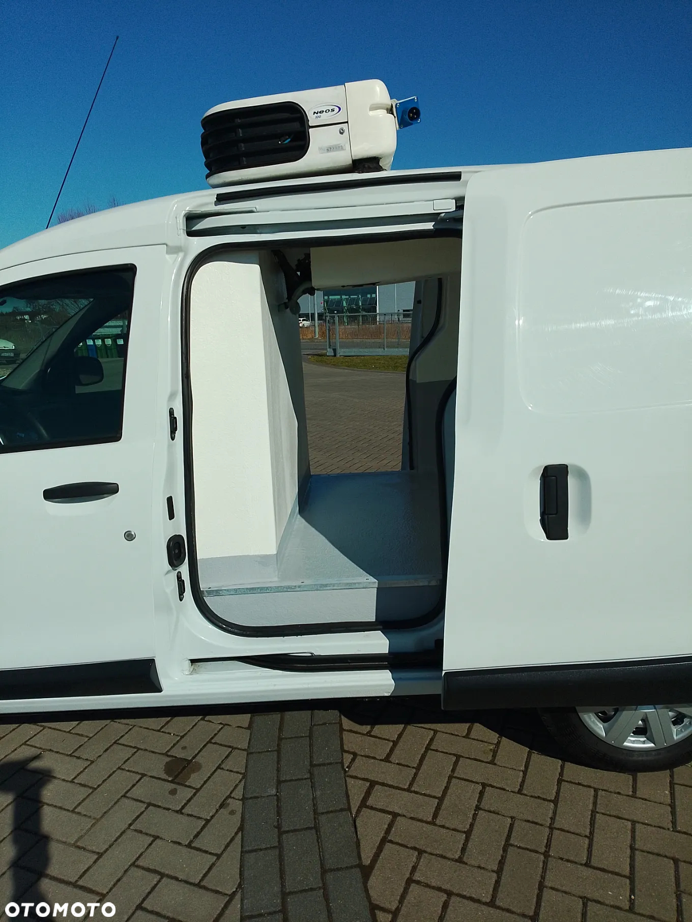 Dacia Dokker L2 Maxi Nowa Izoterma Chłodnia Mroźnia 2 x drzwi boczne Carrier 220V Lpg PL - 23