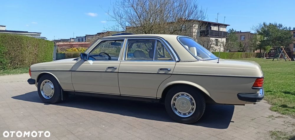 Mercedes-Benz W123 - 2
