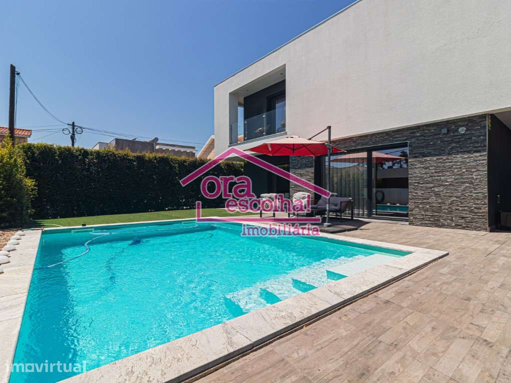Moradia Isolada T4 com PISCINA e GARAGEM na Charneca da Caparica! - Grande imagem: 2/33