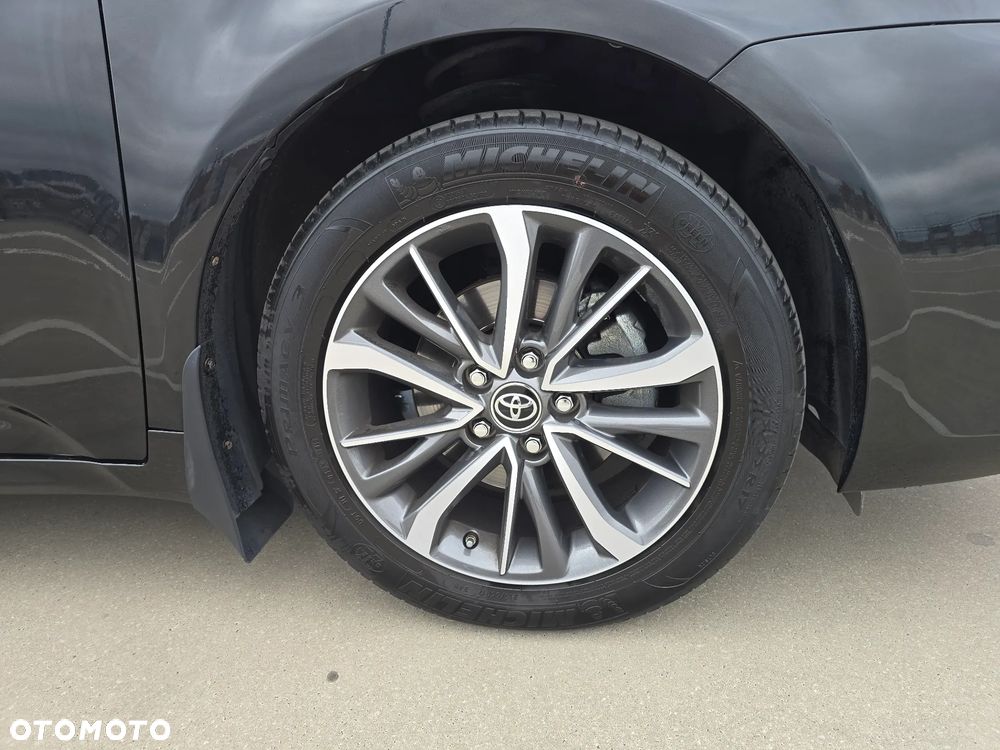 Toyota Avensis 1.8 Premium MS - 24