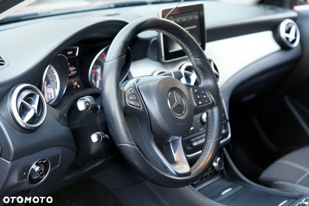 Mercedes-Benz GLA 180 7G-DCT Style - 12