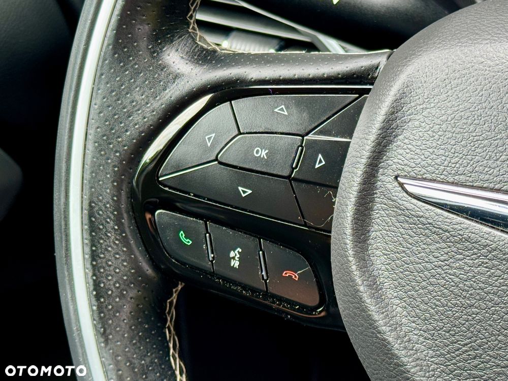 Chrysler Pacifica - 33