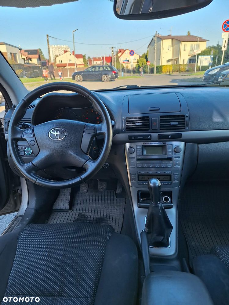 Toyota Avensis - 10