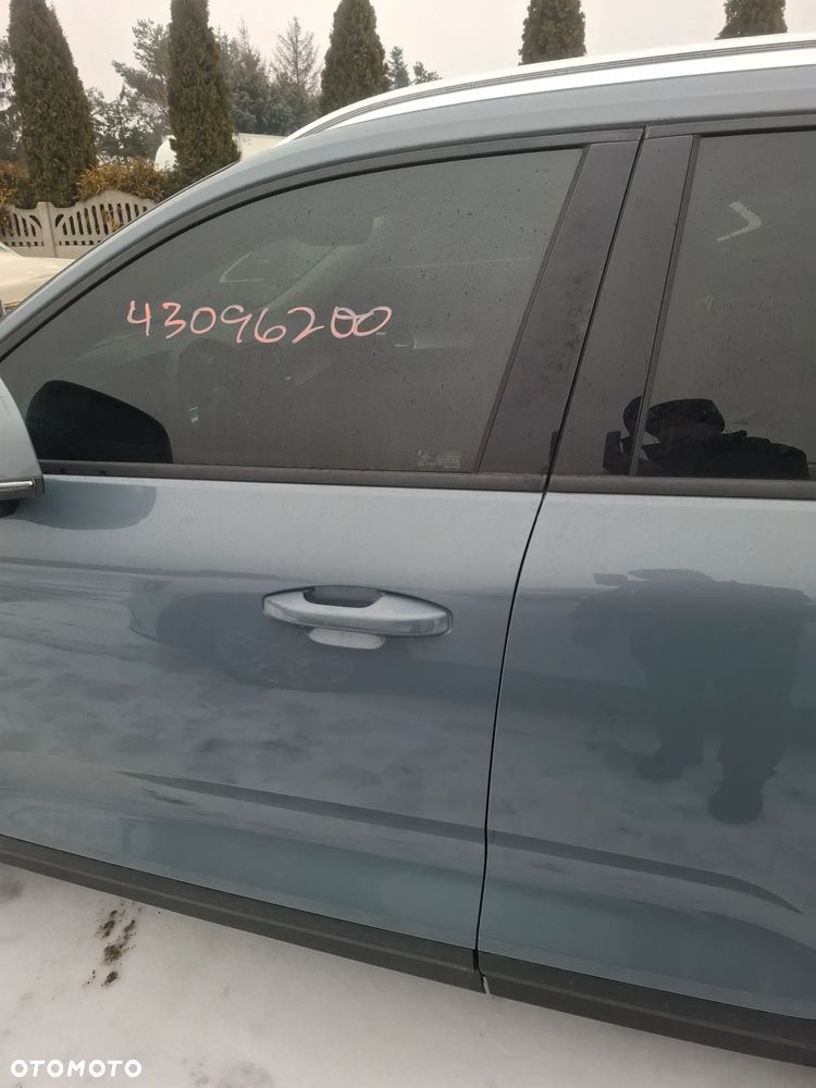 Volvo XC40 Zderzak przód 4 PDC kod lakieru 728 - 10